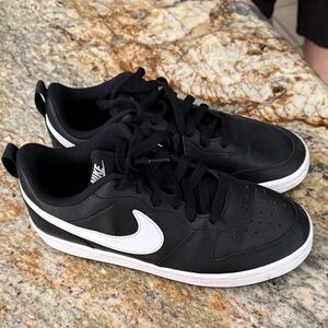 Nike Youth Court Borough Black and White leather Sneakers new vintage